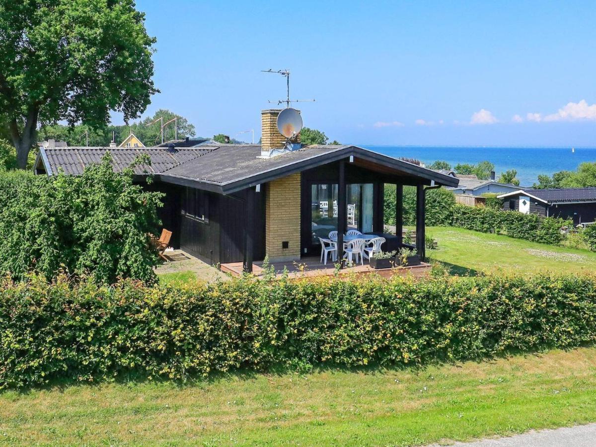 6 Person Holiday Home In Hesselager Bilik gambar