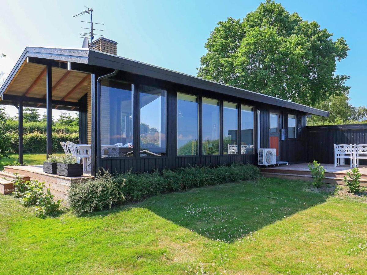 6 Person Holiday Home In Hesselager Bilik gambar