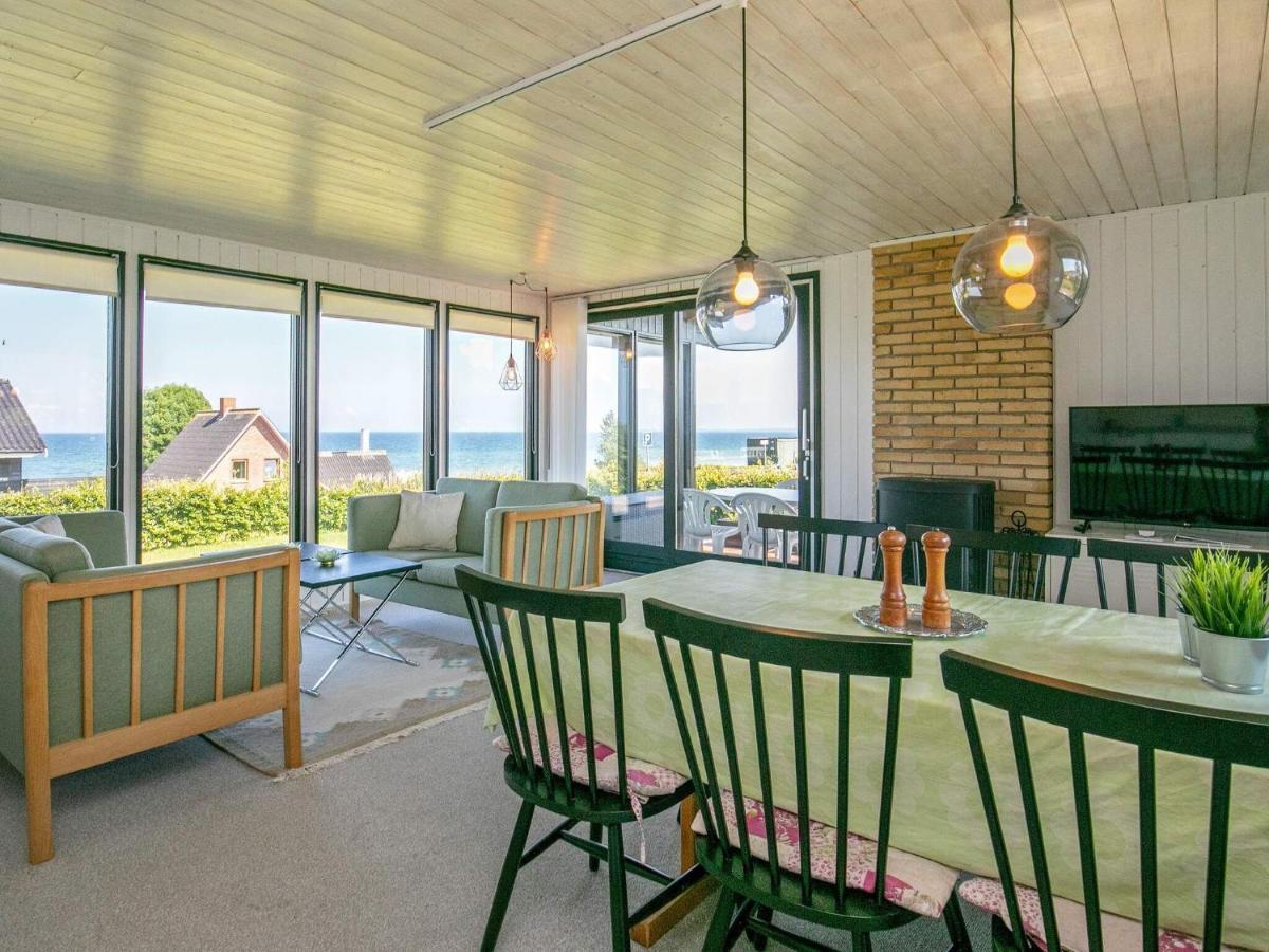6 Person Holiday Home In Hesselager Bilik gambar